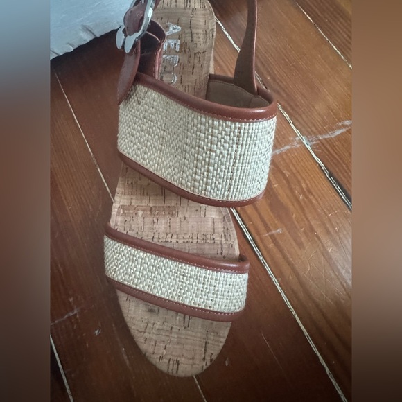 AEROSOLES NWOB “Camera Platform Heeled Sandals” Sz 9 - Picture 10 of 13